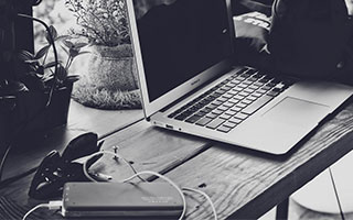 武大靖完成冬奥首秀 与任子威、李文龙携手晋级